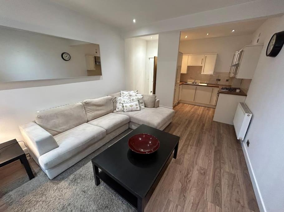 Spacious Central 2Bed Apartment วิล์มสโลว์ ภายนอก รูปภาพ