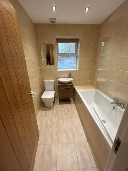Spacious Central 2Bed Apartment วิล์มสโลว์ ภายนอก รูปภาพ